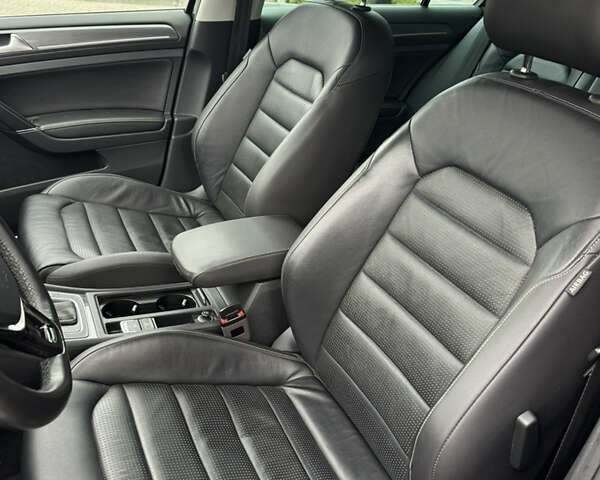 Черный Фольксваген e-Golf, объемом двигателя 0 л и пробегом 110 тыс. км за 14400 $, фото 18 на Automoto.ua