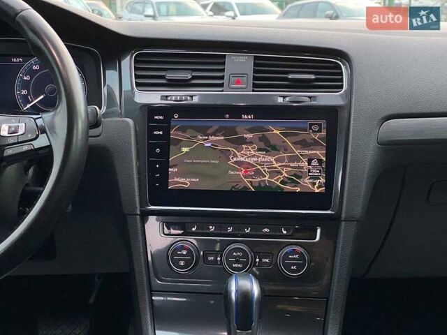 Черный Фольксваген e-Golf, объемом двигателя 0 л и пробегом 109 тыс. км за 14700 $, фото 17 на Automoto.ua