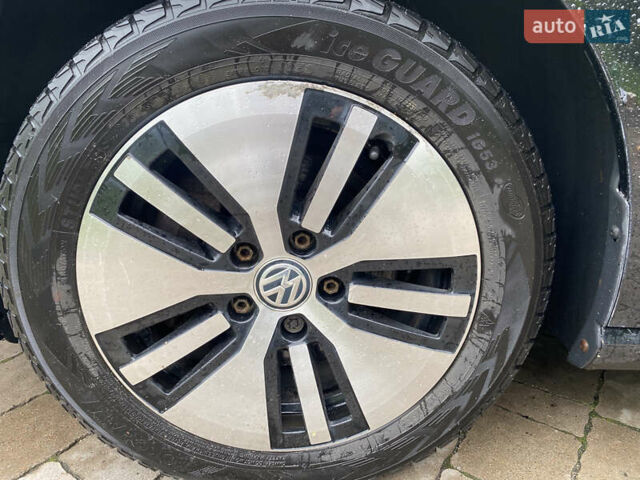 Черный Фольксваген e-Golf, объемом двигателя 0 л и пробегом 108 тыс. км за 13800 $, фото 15 на Automoto.ua