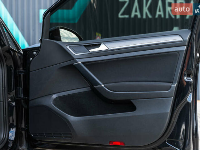 Черный Фольксваген e-Golf, объемом двигателя 0 л и пробегом 93 тыс. км за 15500 $, фото 31 на Automoto.ua