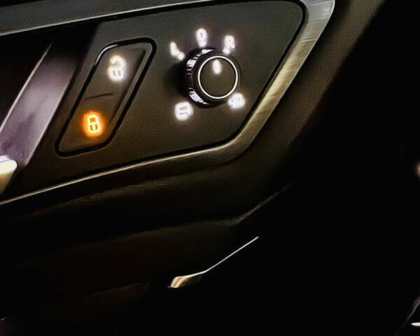 Черный Фольксваген e-Golf, объемом двигателя 0 л и пробегом 133 тыс. км за 16199 $, фото 59 на Automoto.ua