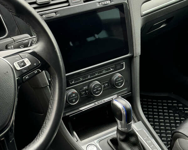 Черный Фольксваген e-Golf, объемом двигателя 0 л и пробегом 110 тыс. км за 14400 $, фото 14 на Automoto.ua