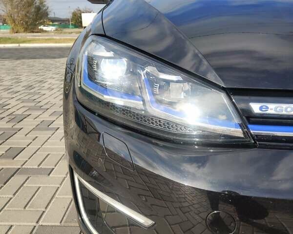 Черный Фольксваген e-Golf, объемом двигателя 0 л и пробегом 133 тыс. км за 14900 $, фото 13 на Automoto.ua