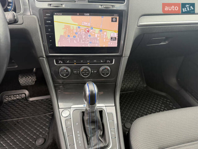 Черный Фольксваген e-Golf, объемом двигателя 0 л и пробегом 131 тыс. км за 12999 $, фото 70 на Automoto.ua