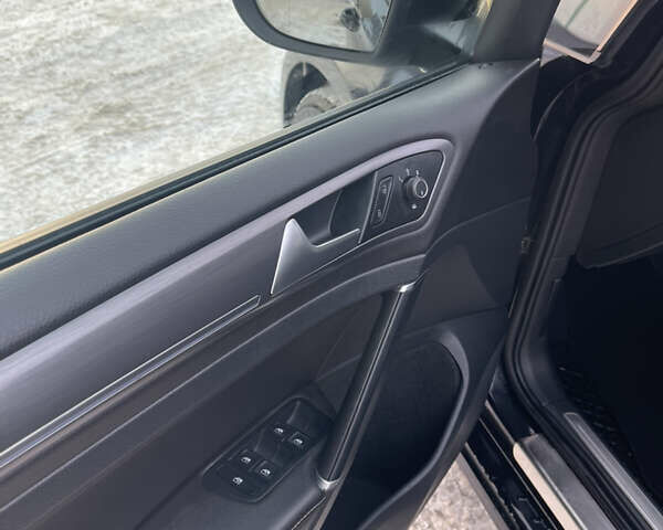 Черный Фольксваген e-Golf, объемом двигателя 0 л и пробегом 123 тыс. км за 13500 $, фото 20 на Automoto.ua