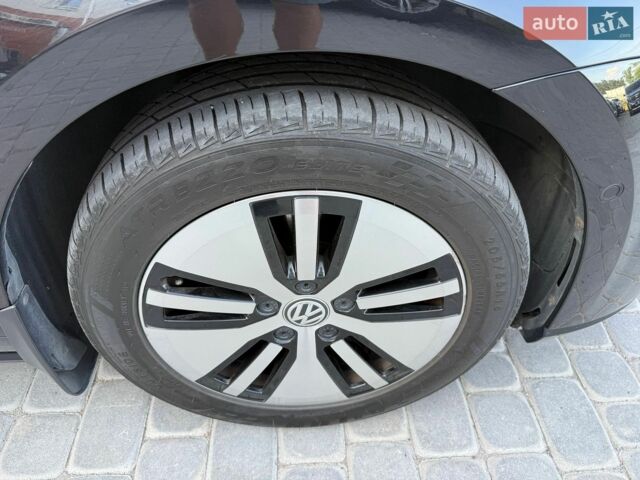 Черный Фольксваген e-Golf, объемом двигателя 0 л и пробегом 139 тыс. км за 12999 $, фото 30 на Automoto.ua