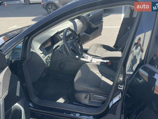 Чорний Фольксваген e-Golf, об'ємом двигуна 0 л та пробігом 65 тис. км за 14700 $, фото 10 на Automoto.ua