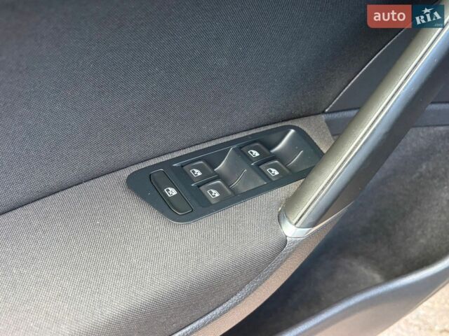 Чорний Фольксваген e-Golf, об'ємом двигуна 0 л та пробігом 161 тис. км за 12800 $, фото 27 на Automoto.ua