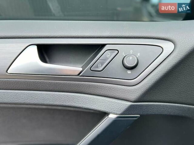 Черный Фольксваген e-Golf, объемом двигателя 0 л и пробегом 47 тыс. км за 16900 $, фото 14 на Automoto.ua