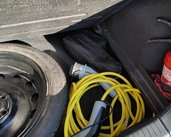 Черный Фольксваген e-Golf, объемом двигателя 0 л и пробегом 133 тыс. км за 14900 $, фото 61 на Automoto.ua