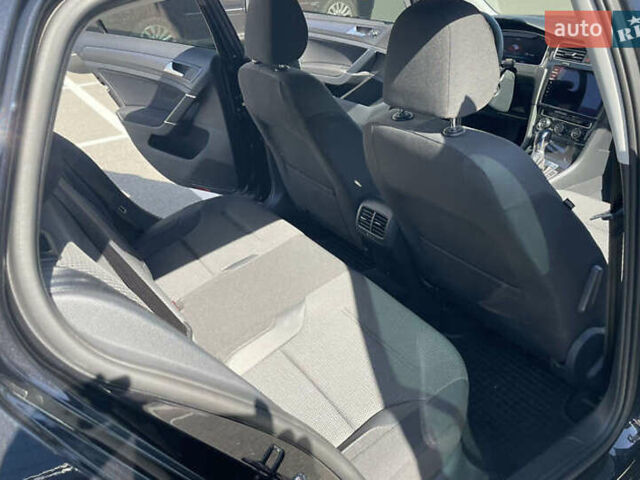 Чорний Фольксваген e-Golf, об'ємом двигуна 0 л та пробігом 65 тис. км за 14700 $, фото 11 на Automoto.ua