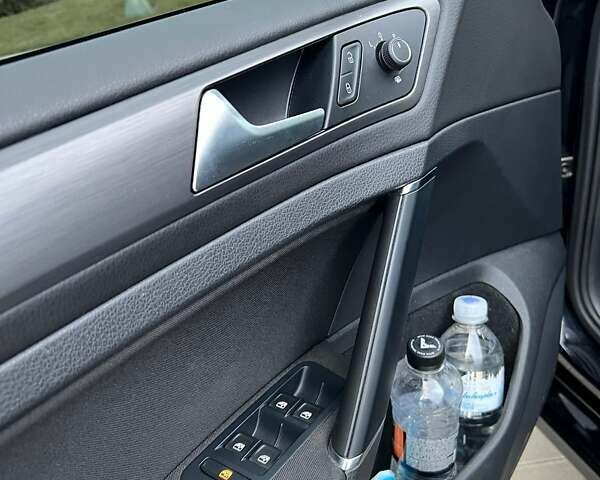 Черный Фольксваген e-Golf, объемом двигателя 0 л и пробегом 47 тыс. км за 16900 $, фото 13 на Automoto.ua