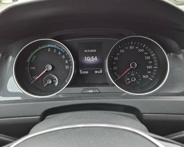 Чорний Фольксваген e-Golf, об'ємом двигуна 0 л та пробігом 121 тис. км за 13900 $, фото 3 на Automoto.ua