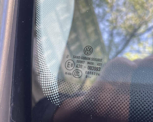 Черный Фольксваген e-Golf, объемом двигателя 0 л и пробегом 99 тыс. км за 13700 $, фото 32 на Automoto.ua