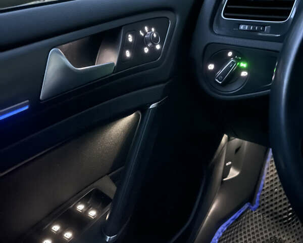 Черный Фольксваген e-Golf, объемом двигателя 0 л и пробегом 99 тыс. км за 13700 $, фото 22 на Automoto.ua