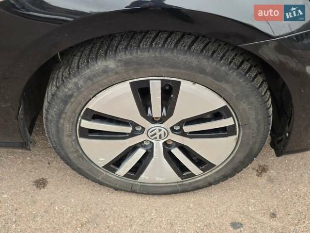 Черный Фольксваген e-Golf, объемом двигателя 0 л и пробегом 72 тыс. км за 12900 $, фото 19 на Automoto.ua