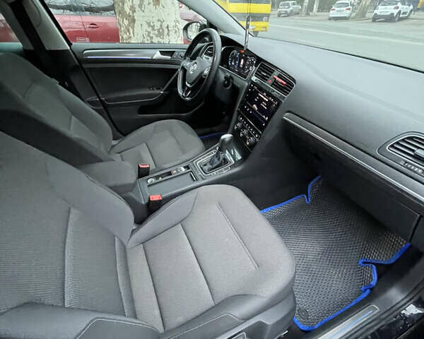 Черный Фольксваген e-Golf, объемом двигателя 0 л и пробегом 99 тыс. км за 13700 $, фото 61 на Automoto.ua