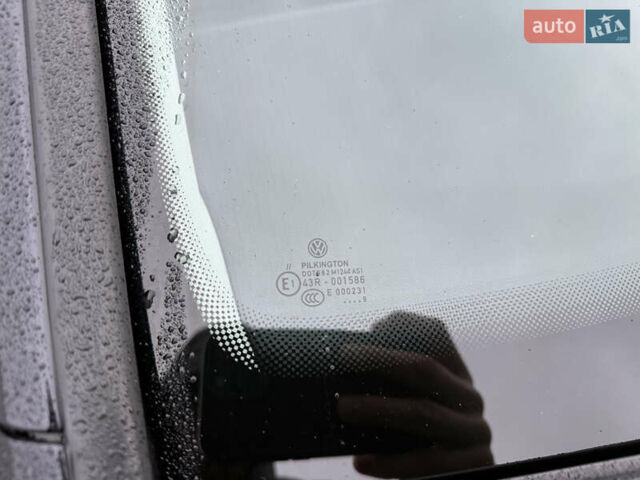 Черный Фольксваген e-Golf, объемом двигателя 0 л и пробегом 80 тыс. км за 14650 $, фото 5 на Automoto.ua