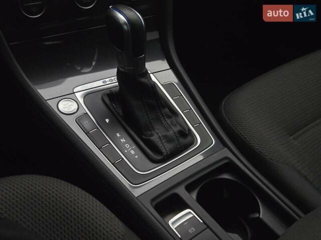 Черный Фольксваген e-Golf, объемом двигателя 0 л и пробегом 72 тыс. км за 12900 $, фото 26 на Automoto.ua
