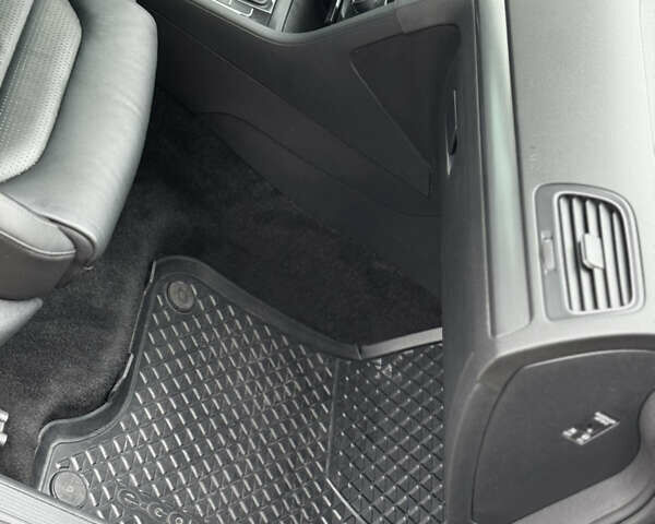 Черный Фольксваген e-Golf, объемом двигателя 0 л и пробегом 127 тыс. км за 14150 $, фото 43 на Automoto.ua