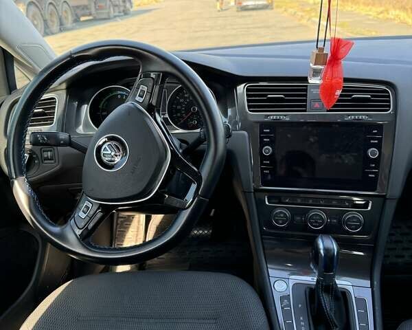 Чорний Фольксваген e-Golf, об'ємом двигуна 0 л та пробігом 28 тис. км за 17700 $, фото 13 на Automoto.ua