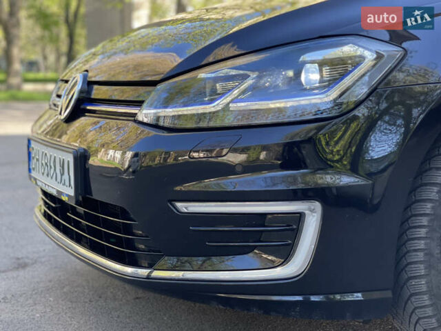Черный Фольксваген e-Golf, объемом двигателя 0 л и пробегом 99 тыс. км за 13700 $, фото 49 на Automoto.ua