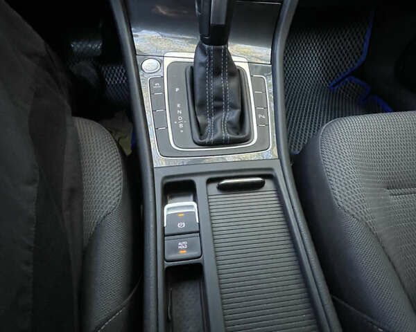 Черный Фольксваген e-Golf, объемом двигателя 0 л и пробегом 99 тыс. км за 13700 $, фото 36 на Automoto.ua