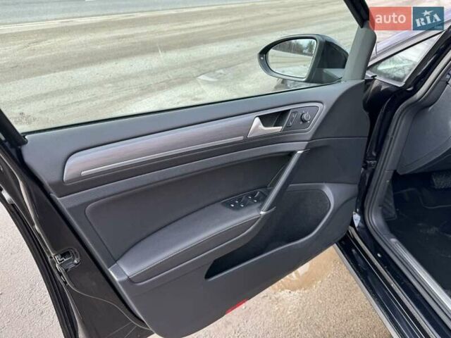 Черный Фольксваген e-Golf, объемом двигателя 0 л и пробегом 84 тыс. км за 14500 $, фото 22 на Automoto.ua