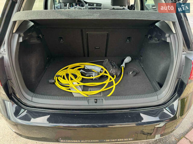 Черный Фольксваген e-Golf, объемом двигателя 0 л и пробегом 86 тыс. км за 14000 $, фото 44 на Automoto.ua