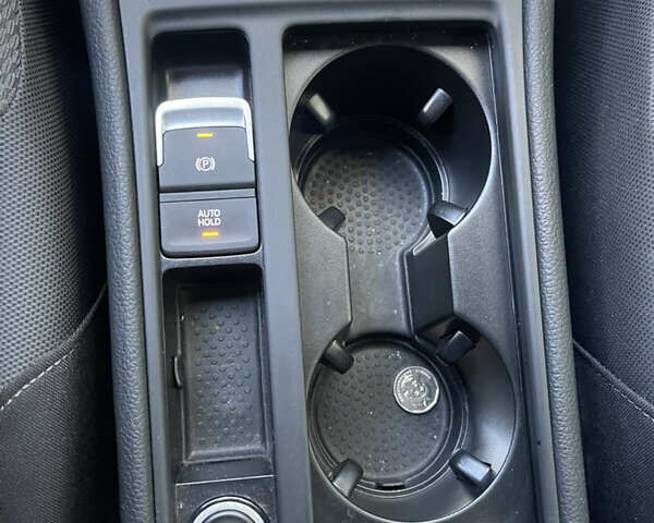 Черный Фольксваген e-Golf, объемом двигателя 0 л и пробегом 99 тыс. км за 13700 $, фото 37 на Automoto.ua