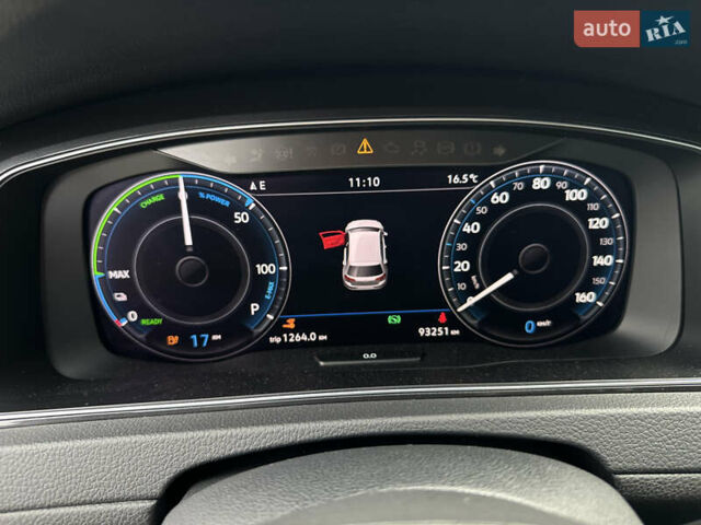 Черный Фольксваген e-Golf, объемом двигателя 0 л и пробегом 91 тыс. км за 15000 $, фото 12 на Automoto.ua