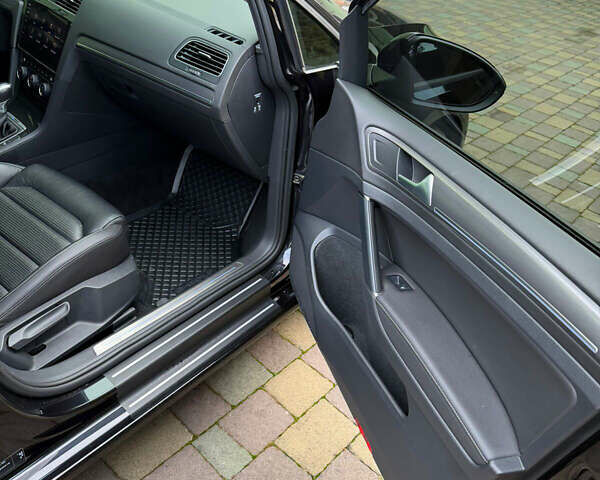 Черный Фольксваген e-Golf, объемом двигателя 0 л и пробегом 79 тыс. км за 15500 $, фото 15 на Automoto.ua