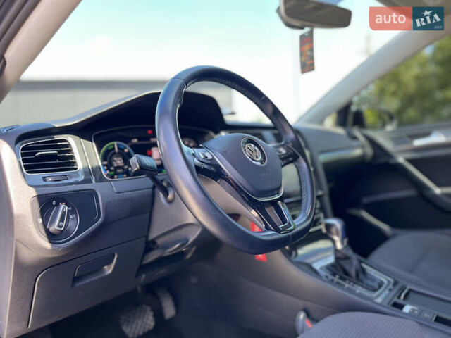Черный Фольксваген e-Golf, объемом двигателя 0 л и пробегом 134 тыс. км за 13700 $, фото 18 на Automoto.ua