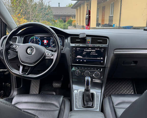 Черный Фольксваген e-Golf, объемом двигателя 0 л и пробегом 125 тыс. км за 15250 $, фото 11 на Automoto.ua