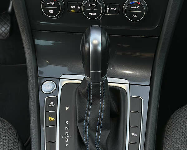 Черный Фольксваген e-Golf, объемом двигателя 0 л и пробегом 120 тыс. км за 14600 $, фото 18 на Automoto.ua