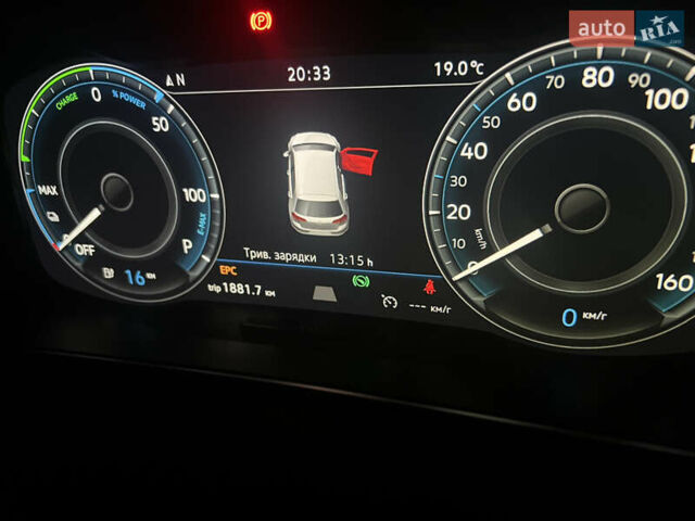 Черный Фольксваген e-Golf, объемом двигателя 0 л и пробегом 107 тыс. км за 16000 $, фото 6 на Automoto.ua