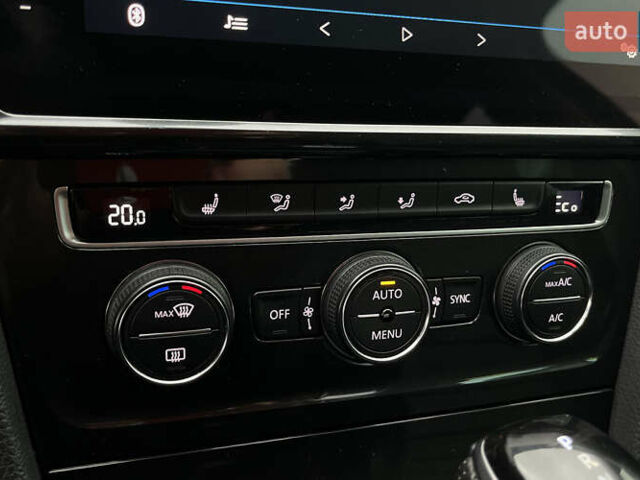 Черный Фольксваген e-Golf, объемом двигателя 0 л и пробегом 70 тыс. км за 16999 $, фото 11 на Automoto.ua