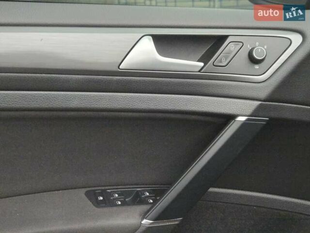 Черный Фольксваген e-Golf, объемом двигателя 0 л и пробегом 72 тыс. км за 12900 $, фото 17 на Automoto.ua