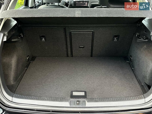 Черный Фольксваген e-Golf, объемом двигателя 0 л и пробегом 85 тыс. км за 13999 $, фото 46 на Automoto.ua