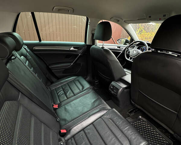 Черный Фольксваген e-Golf, объемом двигателя 0 л и пробегом 125 тыс. км за 15250 $, фото 15 на Automoto.ua