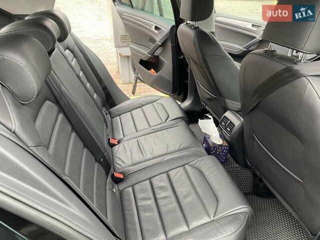 Черный Фольксваген e-Golf, объемом двигателя 0 л и пробегом 62 тыс. км за 16777 $, фото 32 на Automoto.ua
