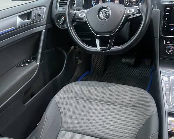 Черный Фольксваген e-Golf, объемом двигателя 0 л и пробегом 99 тыс. км за 13700 $, фото 66 на Automoto.ua