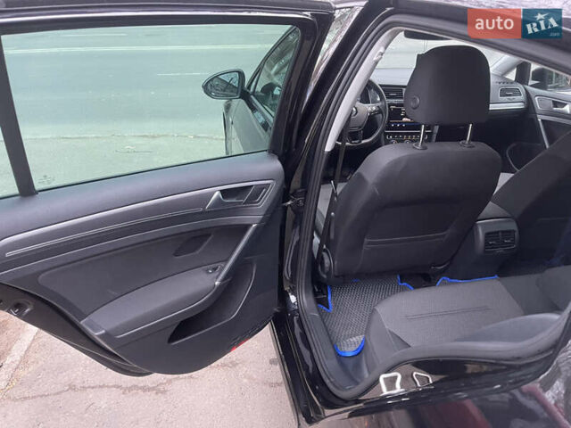 Черный Фольксваген e-Golf, объемом двигателя 0 л и пробегом 99 тыс. км за 13700 $, фото 64 на Automoto.ua