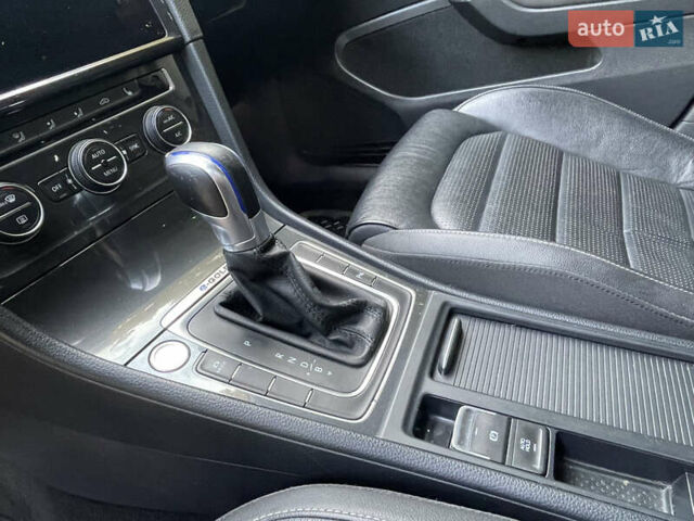 Черный Фольксваген e-Golf, объемом двигателя 0 л и пробегом 138 тыс. км за 13970 $, фото 32 на Automoto.ua