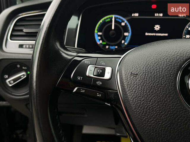 Черный Фольксваген e-Golf, объемом двигателя 0 л и пробегом 70 тыс. км за 16999 $, фото 16 на Automoto.ua