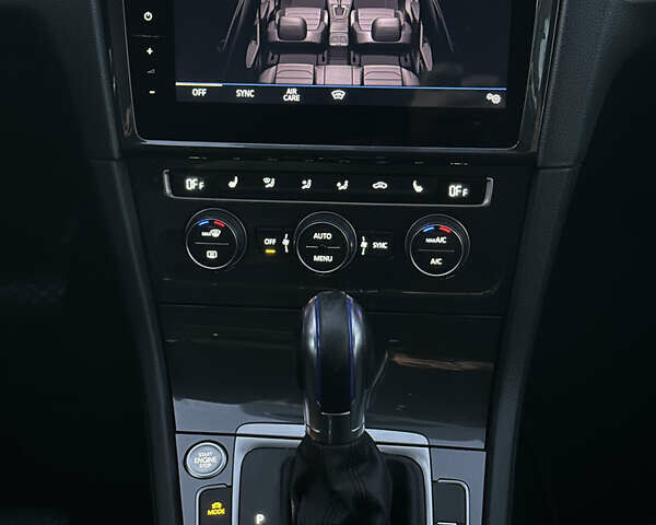 Черный Фольксваген e-Golf, объемом двигателя 0 л и пробегом 91 тыс. км за 15000 $, фото 10 на Automoto.ua