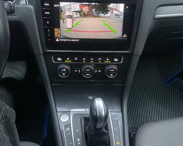 Черный Фольксваген e-Golf, объемом двигателя 0 л и пробегом 99 тыс. км за 13700 $, фото 57 на Automoto.ua