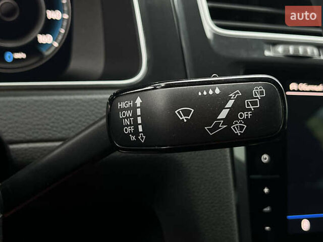 Черный Фольксваген e-Golf, объемом двигателя 0 л и пробегом 70 тыс. км за 16999 $, фото 13 на Automoto.ua