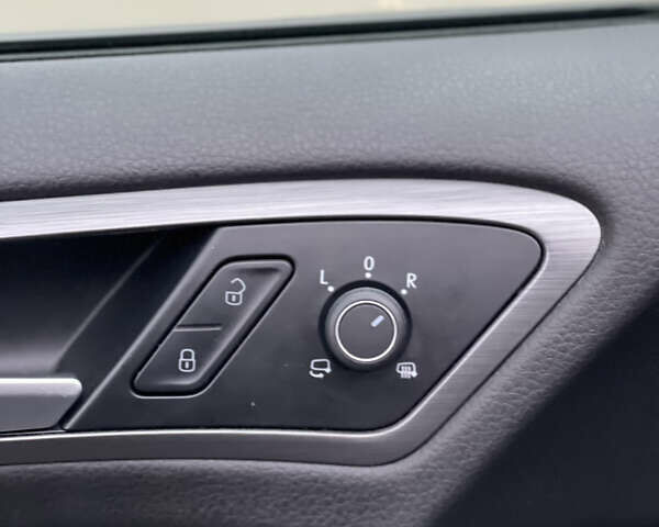 Черный Фольксваген e-Golf, объемом двигателя 0 л и пробегом 99 тыс. км за 13700 $, фото 72 на Automoto.ua