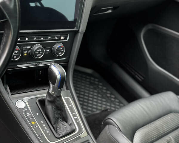 Черный Фольксваген e-Golf, объемом двигателя 0 л и пробегом 127 тыс. км за 14150 $, фото 33 на Automoto.ua